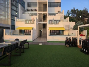 여수 풀빌라 전동 접이식 어닝 시공 사진